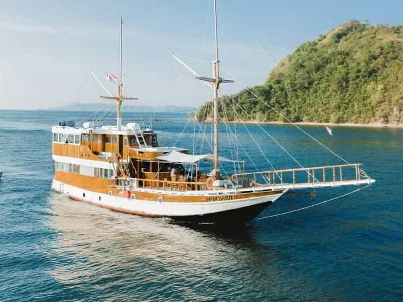 KLM Budi Jaya sailing boat