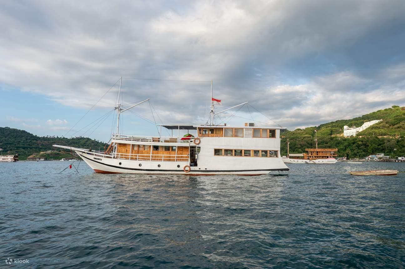 KLM Fajar Fadillah sailing boat