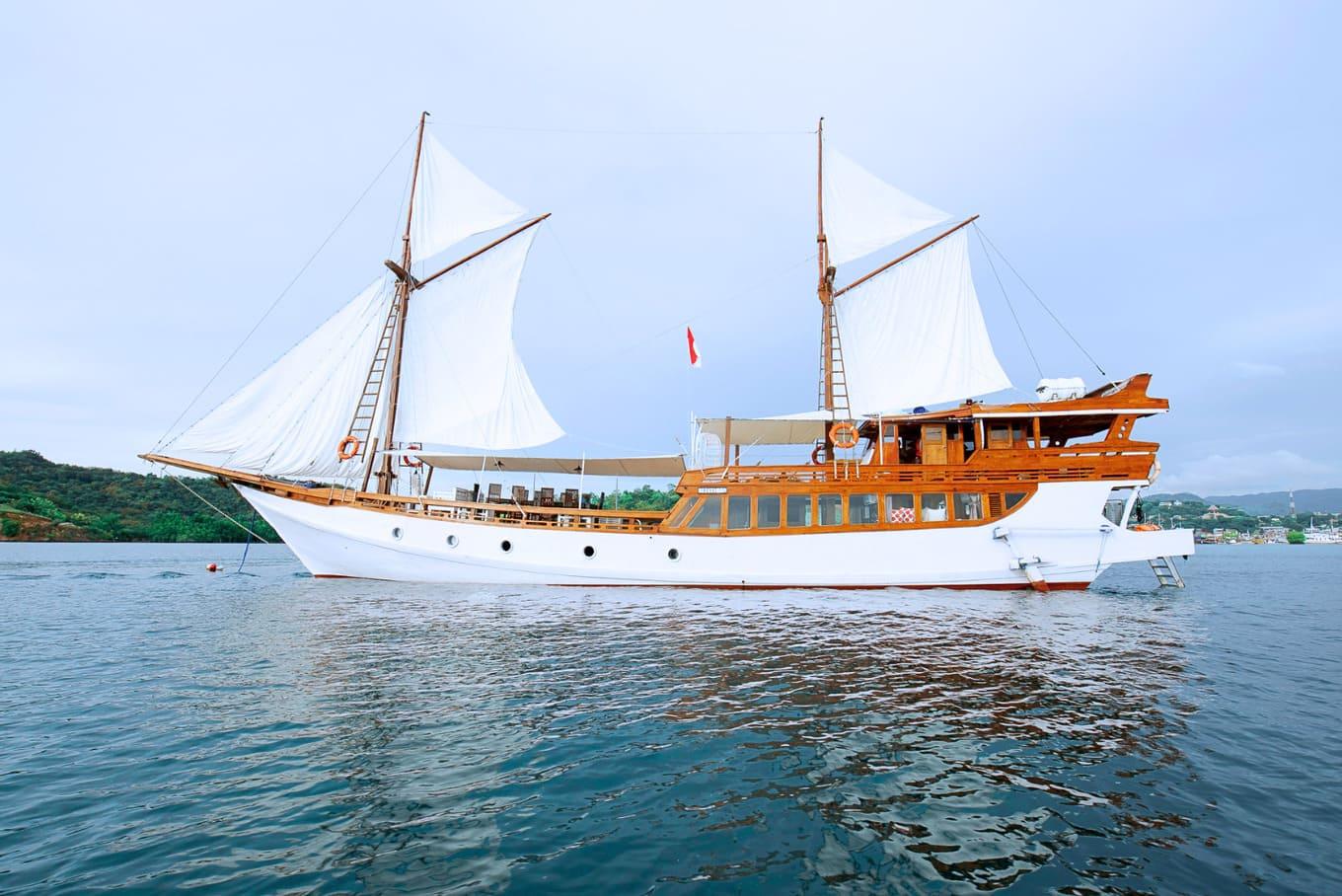 KLM Fajar Fadillah sailing boat