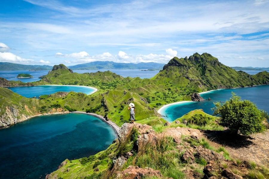 Group of travellers at the Padar Island ridge viewpoint